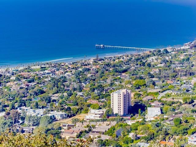 2500 Torrey Pines Rd, La Jolla CA: https://media.crmls.org/mediaz/54cd5635-9c52-4f0c-8e8e-282900400236.jpg