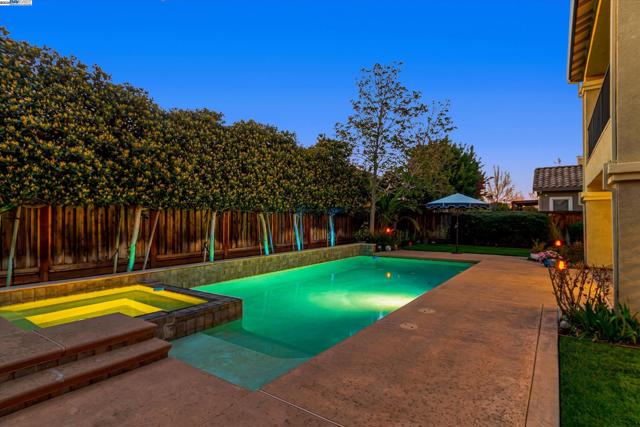 1517 Rampart Way, Brentwood CA: https://media.crmls.org/mediaz/54cd9c74-cd3e-4550-b62a-1f9a41084aca.jpg