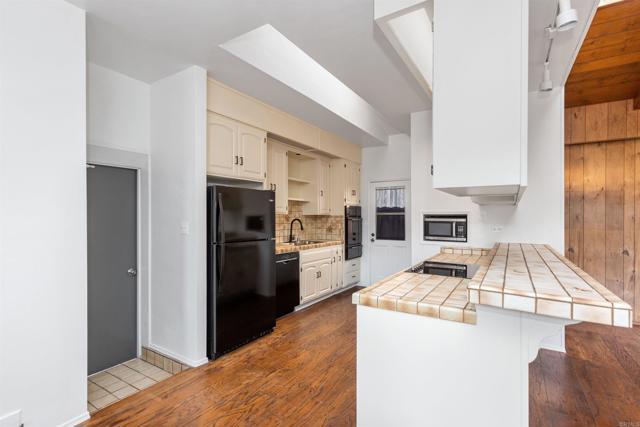 513 Canyon Drive, Solana Beach CA: https://media.crmls.org/mediaz/54cddfbc-d7d3-41ed-b198-be296b459c44.jpg