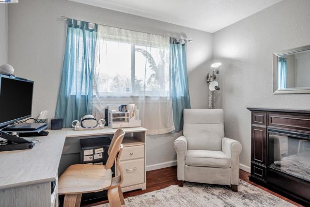 360 Calmace Dr, Dixon CA: https://media.crmls.org/mediaz/54ce678d-6bef-4d49-b8fd-f37c482ebed4.jpg