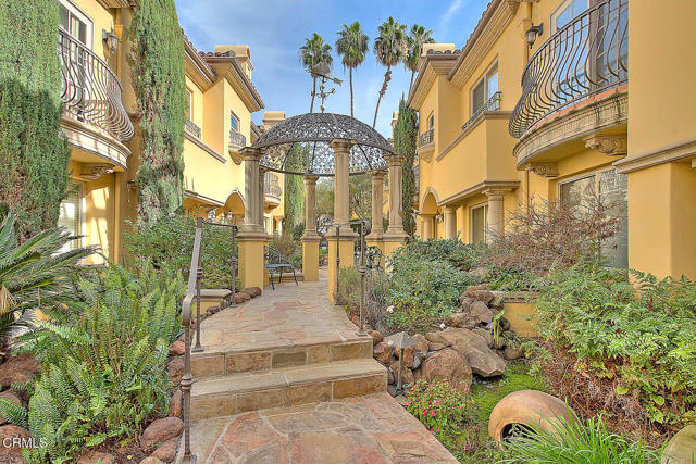 Detail Gallery Image 3 of 12 For 845 S Marengo Ave #6,  Pasadena,  CA 91106 - 3 Beds | 2/1 Baths