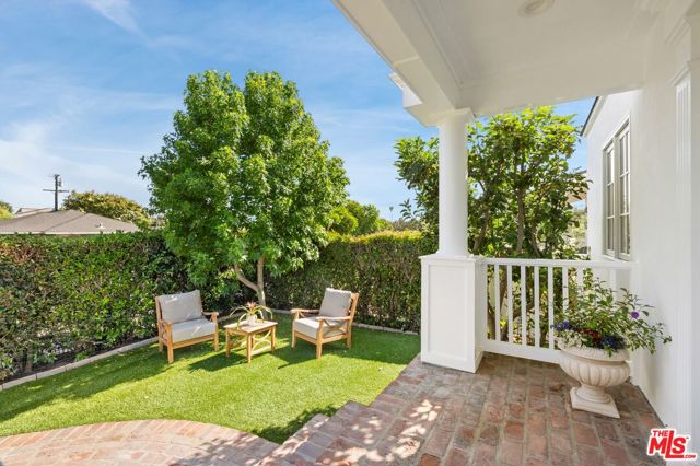 541 Homer Street, Manhattan Beach CA: https://media.crmls.org/mediaz/54cee235-acf5-4e31-97f2-4856193e47af.jpg