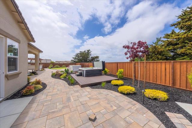2999 Bluffs Drive, Marina CA: https://media.crmls.org/mediaz/54cf110f-153a-4407-9858-352708c1915a.jpg