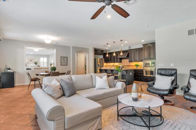 1517 Rampart Way, Brentwood CA: https://media.crmls.org/mediaz/54cf7382-f604-48ab-ae09-23270e04a3ee.jpg