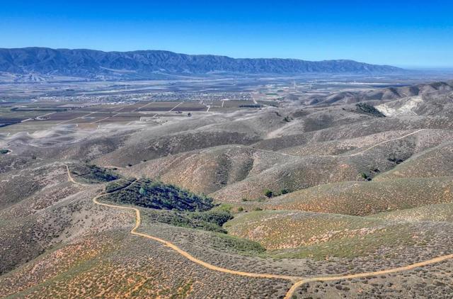 33900 Fabry Road, Soledad CA: https://media.crmls.org/mediaz/54d005af-80ef-4954-b2a3-d50d7435e273.jpg