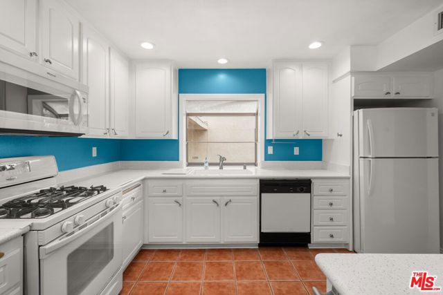 5245 Coldwater Canyon Avenue, Sherman Oaks CA: https://media.crmls.org/mediaz/54d02266-8df8-4676-9c82-b12cc375274a.jpg