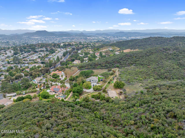 790 Spring Canyon Place, Thousand Oaks CA: https://media.crmls.org/mediaz/54d10b94-57a7-4da0-96db-3d8694a678cc.jpg