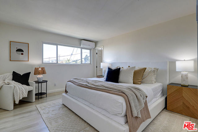 2452 Chelsea Place, Santa Monica CA: https://media.crmls.org/mediaz/54d14674-dffb-4e60-b9b1-200f606d3338.jpg