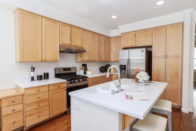 878 Luz Del Sol Loop, Milpitas CA: https://media.crmls.org/mediaz/54d17845-bb21-4f7e-b2d8-2bac0353c2ea.jpg