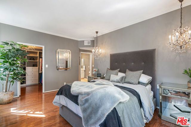 120 N Swall Drive, Los Angeles CA: https://media.crmls.org/mediaz/54d1df40-8e42-485f-b343-0f1839713daf.jpg