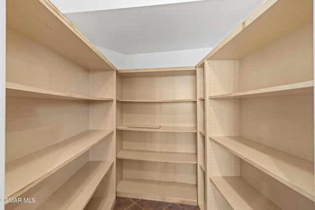 287 Golden Fern Court, Simi Valley CA: https://media.crmls.org/mediaz/54d1fec8-00ac-49b0-a286-b8283baa2370.jpg