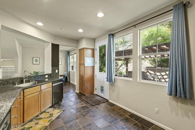 978 Martin Trail, Daly City CA: https://media.crmls.org/mediaz/54d2533c-eabc-42f6-9753-dccb6758dc61.jpg
