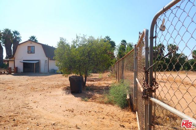 16065 Porter Avenue, Riverside CA: https://media.crmls.org/mediaz/54d26931-f56f-421a-bf56-b9015205357c.jpg