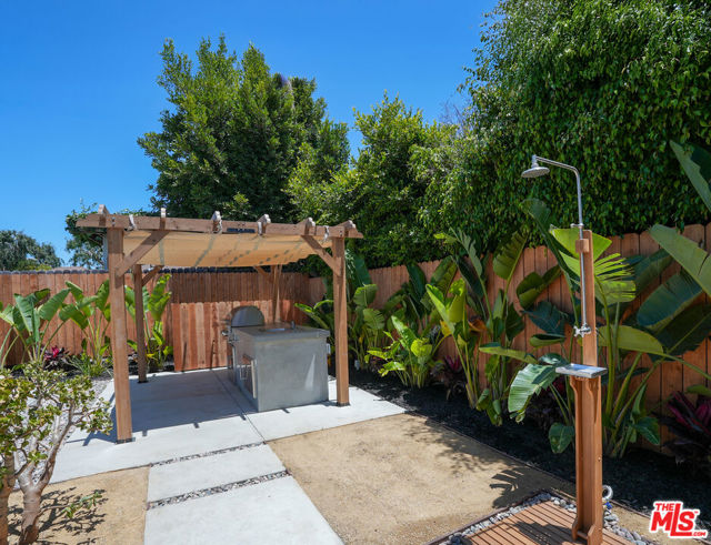 4936 Coolidge Avenue, Culver City CA: https://media.crmls.org/mediaz/54d26a14-8fca-4a69-80ca-56c77bbcbb79.jpg