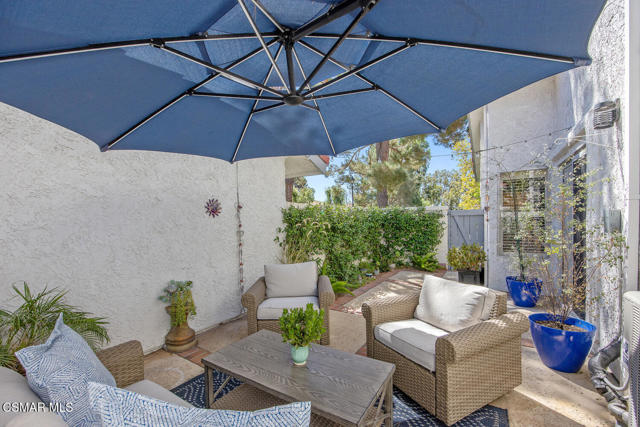 979 Quarterhorse Lane, Oak Park CA: https://media.crmls.org/mediaz/54d2cdd2-2a48-411f-9b47-03c7c0a9f110.jpg