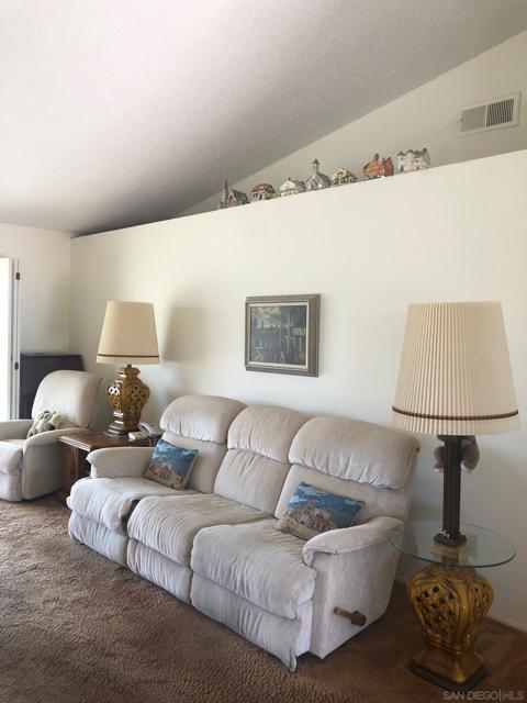 2552 Wind River Rd, El Cajon CA: https://media.crmls.org/mediaz/54d2daf8-a03e-4489-ad6a-70a9f592ce76.jpg