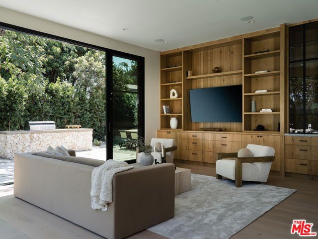 23346 Collins Street, Woodland Hills CA: https://media.crmls.org/mediaz/54d2e245-26b6-43d0-9cfc-ab99aaf8fed3.jpg