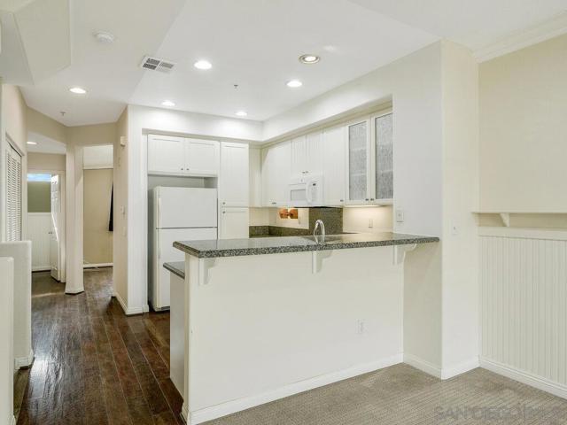 8732 Esplanade Park Lane, San Diego CA: https://media.crmls.org/mediaz/54d33760-5053-4c03-a9ca-5b990d871491.jpg