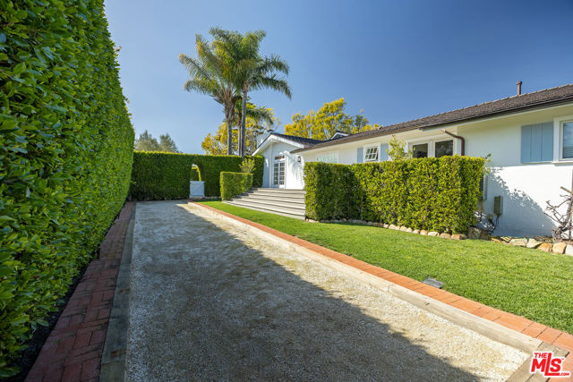 608 Stone Meadow Lane, Santa Barbara CA: https://media.crmls.org/mediaz/54d34ce9-a065-4af2-b0f5-d53520d42196.jpg