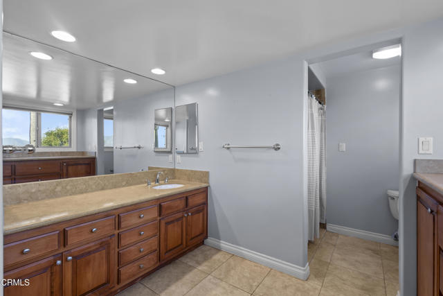 590 Alosta Drive, Camarillo CA: https://media.crmls.org/mediaz/54d37687-f3fc-4642-b628-6b8e1da69ab0.jpg