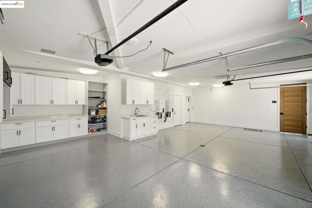 13462 Campus drive, Oakland CA: https://media.crmls.org/mediaz/54d3a328-87d0-4bd1-b946-4436757cb549.jpg