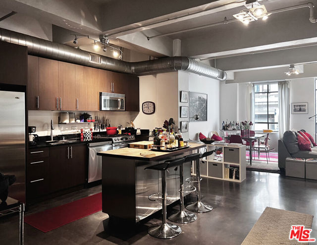 849 S Broadway, Los Angeles CA: https://media.crmls.org/mediaz/54d3e841-7b1b-4910-9376-f98faefd786c.jpg