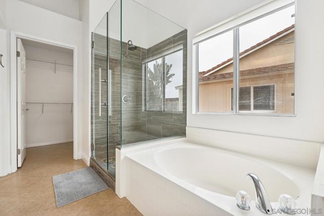 329 Del Flora St, Oceanside CA: https://media.crmls.org/mediaz/54d4095b-3724-4ef3-8635-0fb3da8293a5.jpg