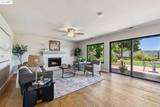 3684 May Rd, Richmond CA: https://media.crmls.org/mediaz/54d43b06-923f-46e2-9240-7dabb816450a.jpg
