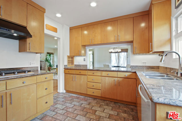 4352 Lyceum Avenue, Los Angeles CA: https://media.crmls.org/mediaz/54d4fb22-4113-4f23-8262-65f6758904f9.jpg