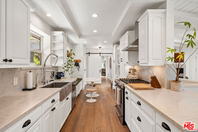 13513 Cheltenham Drive, Sherman Oaks CA: https://media.crmls.org/mediaz/54d50aa2-81a7-4005-b4c5-0772f36f6953.jpg