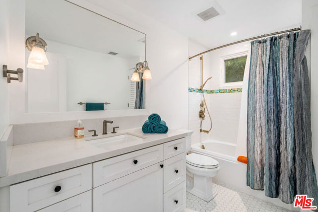 1514 Willow Drive, Topanga CA: https://media.crmls.org/mediaz/54d57540-779f-41c8-a06f-9277dafa456a.jpg