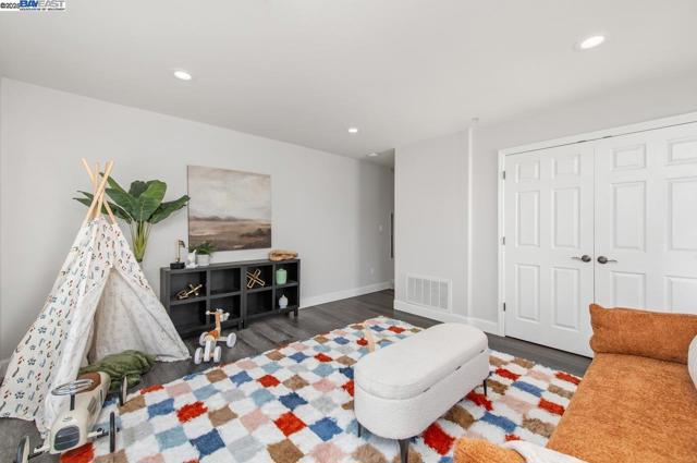 5640 Carnegie Way, Livermore CA: https://media.crmls.org/mediaz/54d58bec-1cfa-4960-bf8b-f24c9e9b8881.jpg