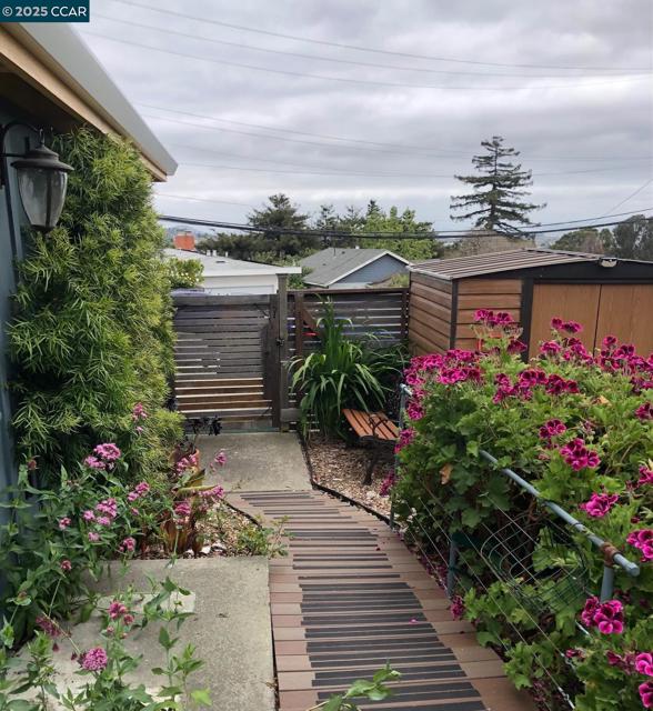 1502 Hillcrest Road, San Pablo CA: https://media.crmls.org/mediaz/54d591ac-64a4-4c53-8dad-80feb1e780d2.jpg