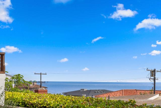 5576 Chelsea Ave, La Jolla CA: https://media.crmls.org/mediaz/54d6e8a4-5ed8-451a-a42b-fd4ec269ea7b.jpg