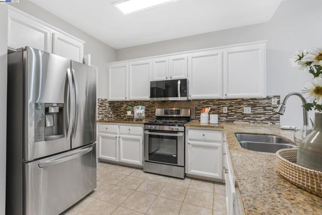 4119 Veneto Ct, Pleasanton CA: https://media.crmls.org/mediaz/54d6fd11-3d21-4c5f-9c8c-6fdba514b433.jpg