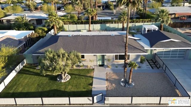 505 E Molino Road, Palm Springs CA: https://media.crmls.org/mediaz/54d7008e-6352-4f37-a6ea-af0386230e91.jpg