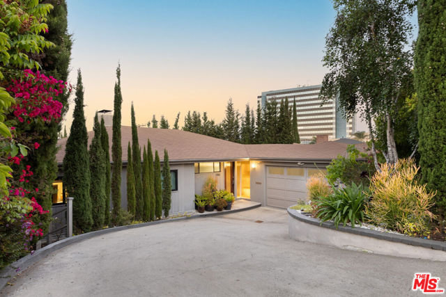 1256 Beverly Green Drive, Beverly Hills CA: https://media.crmls.org/mediaz/54d765d1-3325-4dfb-a609-3cb2756fab9f.jpg