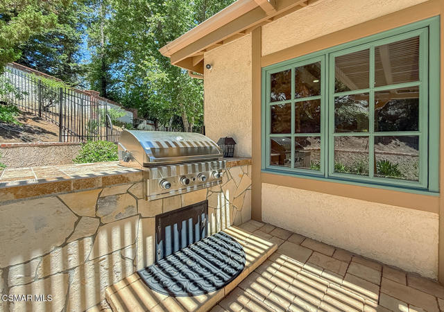 2317 Sierra Creek Road, Agoura Hills CA: https://media.crmls.org/mediaz/54d78ebe-e251-4f26-8e79-1951e18ab3de.jpg