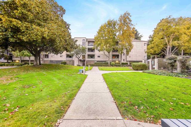 25850 Kay Ave, Hayward CA: https://media.crmls.org/mediaz/54d79f88-298f-40c7-8852-72be4c7a9615.jpg