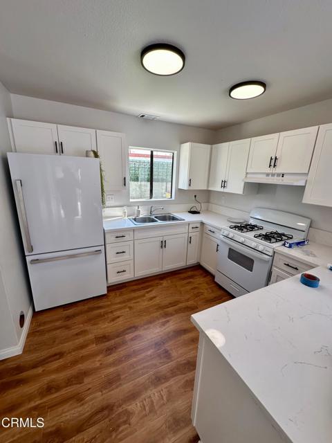 Detail Gallery Image 2 of 12 For 310 W Simpson St, Ventura,  CA 93001 - 2 Beds | 1/1 Baths