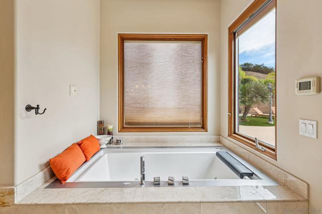15035 Orchard View Dr, Poway CA: https://media.crmls.org/mediaz/54d94236-0e8e-4086-bba9-1671774b3eae.jpg