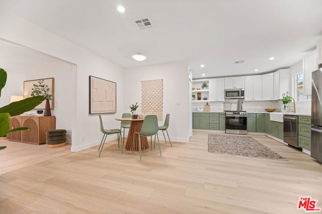 5722 Valley Ridge Avenue, Los Angeles CA: https://media.crmls.org/mediaz/54d9836d-79ee-4c4e-a6c6-ccba07c309bc.jpg