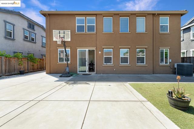 1604 Coventry Dr, Oakley CA: https://media.crmls.org/mediaz/54d98a05-f0bd-415a-825a-d4669880a9a5.jpg