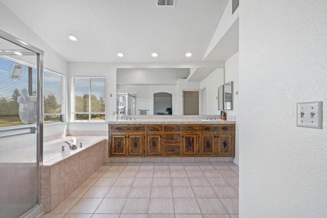 310 Bonnie Lane, Hollister CA: https://media.crmls.org/mediaz/54d995e1-73eb-4a39-a73d-d5b7dbd0f00e.jpg