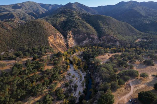 47275 Arroyo Seco Road, Greenfield CA: https://media.crmls.org/mediaz/54d9aaea-8273-4f27-97eb-ff561780448a.jpg