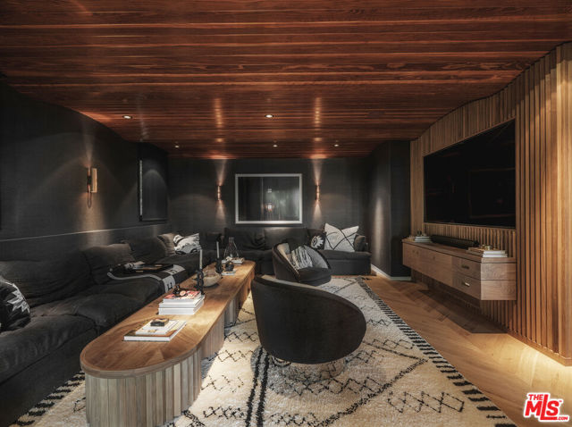 900 Napoli Drive, Pacific Palisades CA: https://media.crmls.org/mediaz/54da38a6-aa58-4532-aaf7-0abde3e091f9.jpg