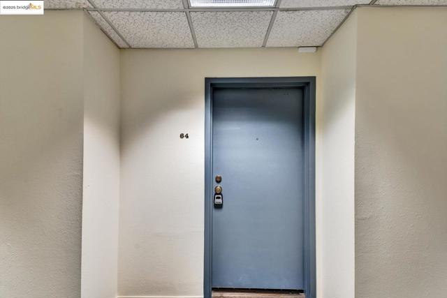 245 Perkins ST, Oakland CA: https://media.crmls.org/mediaz/54da4daa-3eb6-4d7f-958c-a1b25886a944.jpg