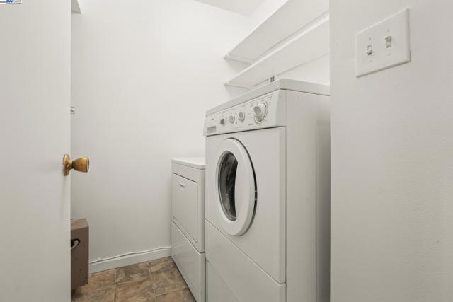3112 La Campania, Alameda CA: https://media.crmls.org/mediaz/54db1326-19e5-4eac-833c-dfff4d0b076a.jpg