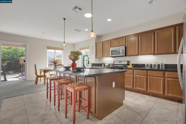 1030 Clear Lake Dr, Oakley CA: https://media.crmls.org/mediaz/54db5fe8-b9cf-43ef-b96f-014d9871ce7a.jpg