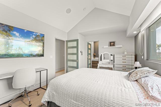 5 Spinnaker Way, Coronado CA: https://media.crmls.org/mediaz/54dbcadb-66df-42f6-af35-8e11b1e2c0a2.jpg